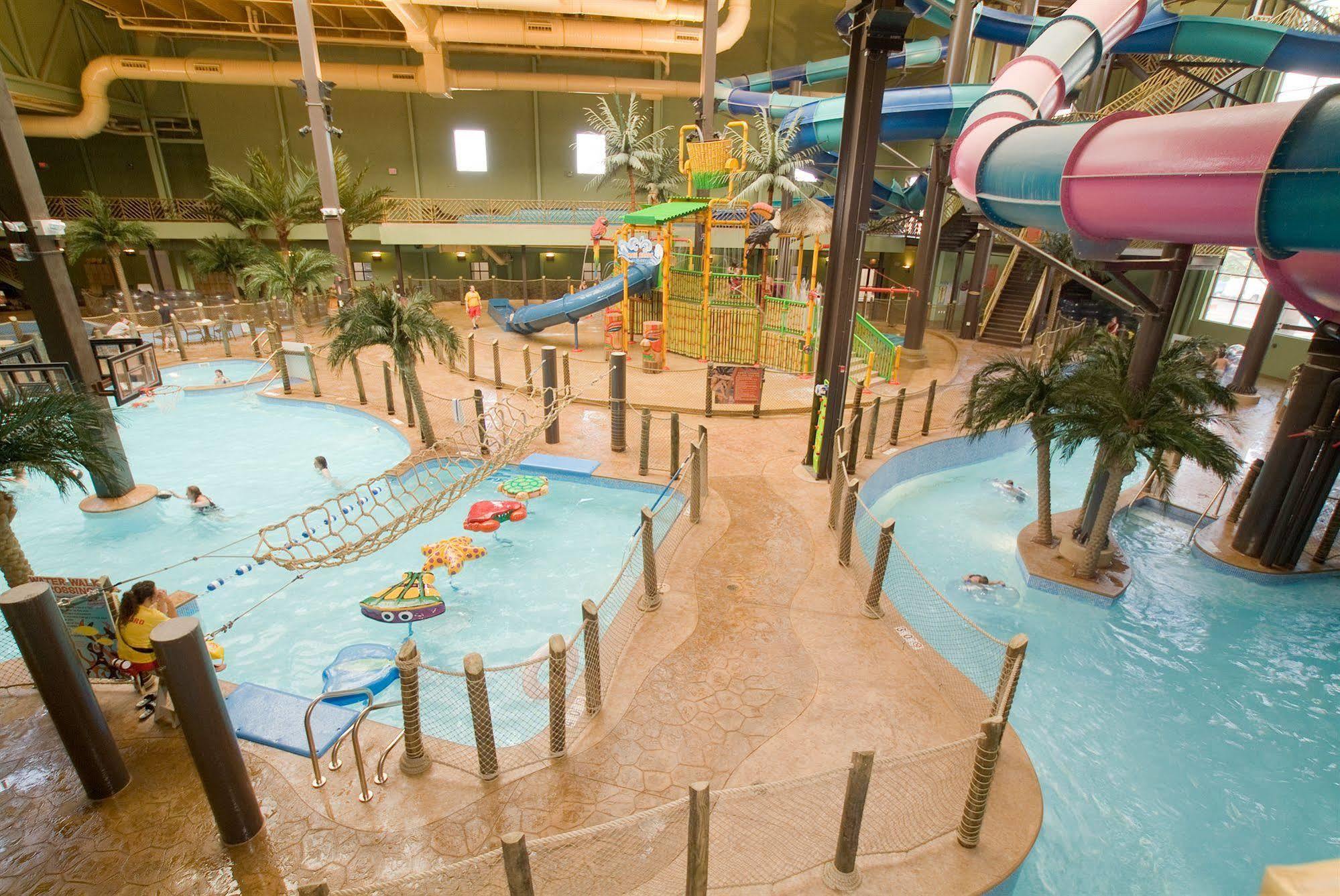 Maui Sands Resort & Indoor Water Park Sandusky Exterior photo